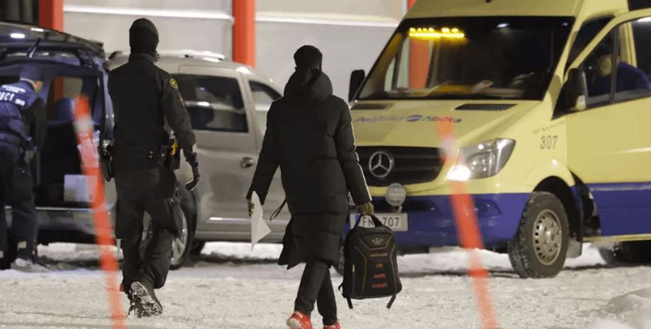 пункт пропуска в Финляндии, пункт Вартиус, мигрант, пограничник, автомобили