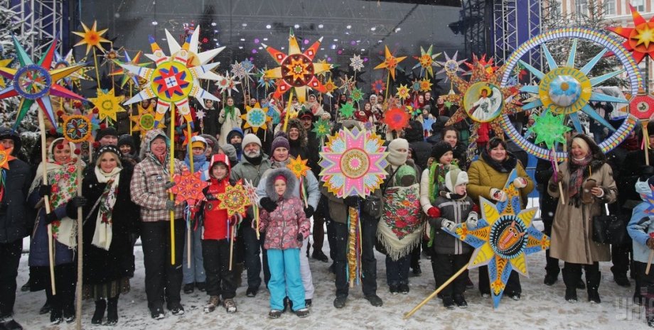 В Киеве прошло рождественское шествие со звездами / Фото: УНИАН
