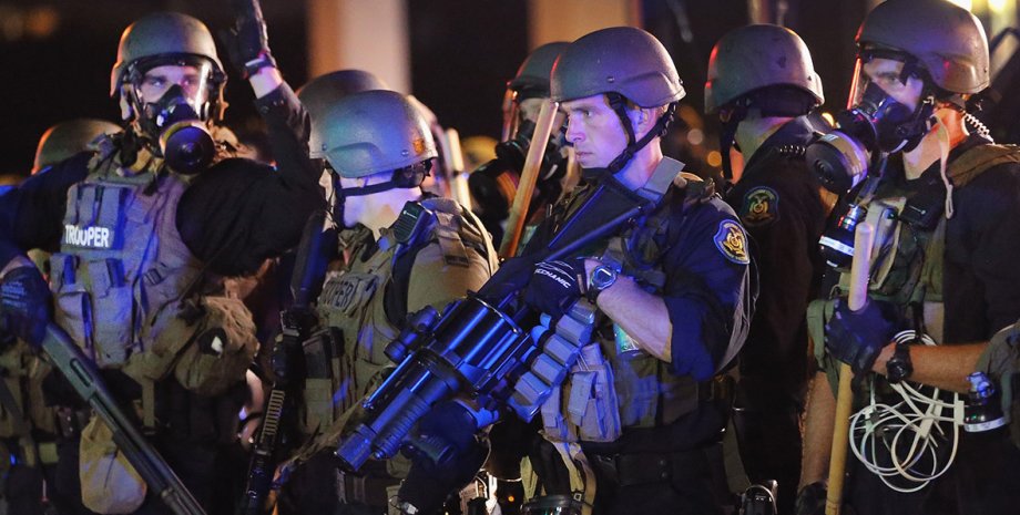 Полицейская акция в Фергюсоне / Фото: Getty Images
