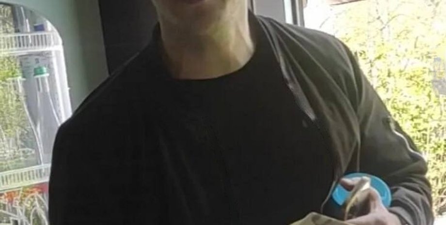 недовольный клиент, банановое молоко,