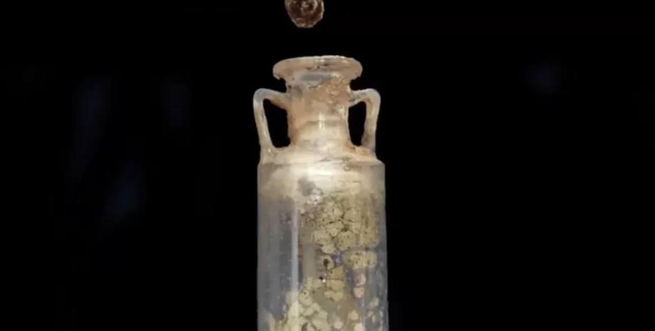 римські парфуми, античні парфуми , Університет Кордови, археологічна знахідка, мавзолей, кварцовий контейнер, аналіз парфумів, органічна хімія, Пліній Старший, дослідження, археологія, знахідка, розкопки, контейнер, парфуми, стародавні парфуми