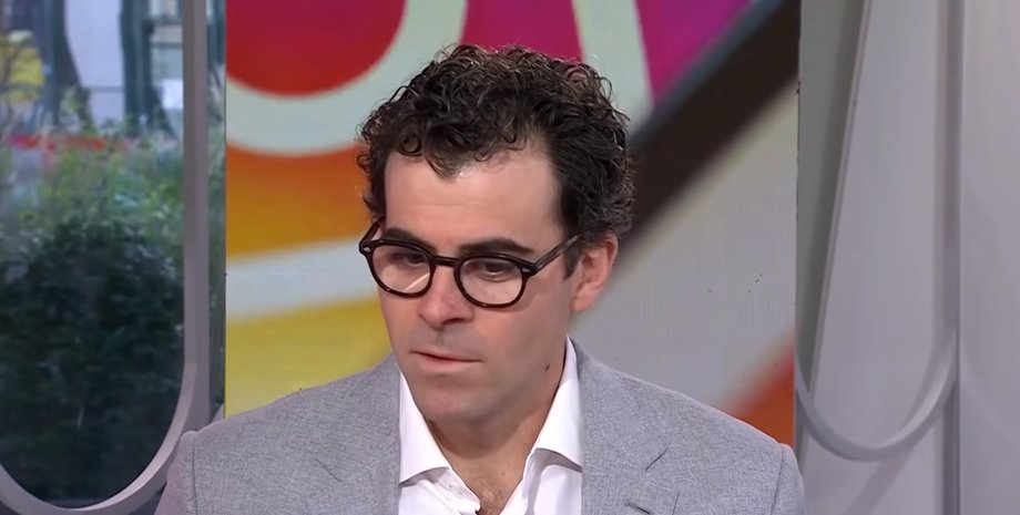 Адам Моссері, Instagram