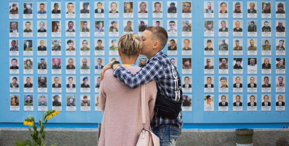 минута молчания, киев, мемориал, фото