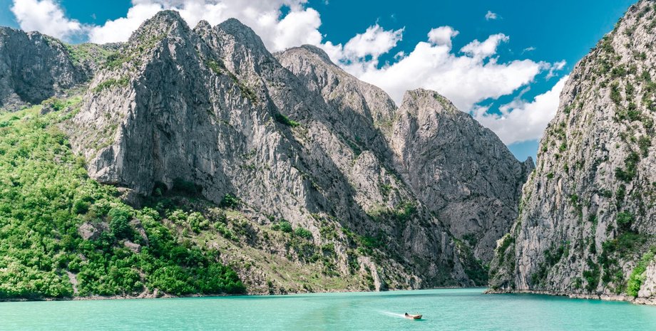 куди поїхати влітку