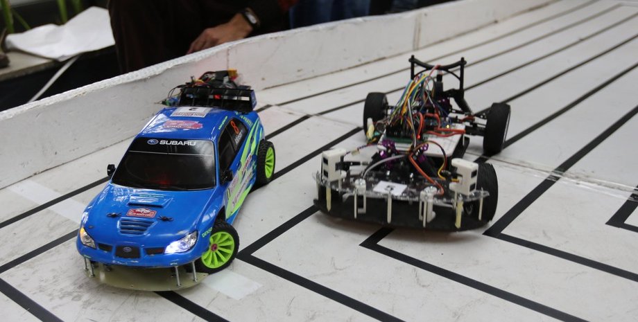 Гонки роботов во Львове / Фото: УНИАН