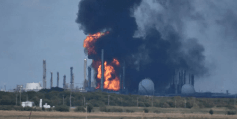 Пожар на заводе по производству СПГ в США, пожар в Оклахоме, эвакуация людей, в США горит завод СПГ