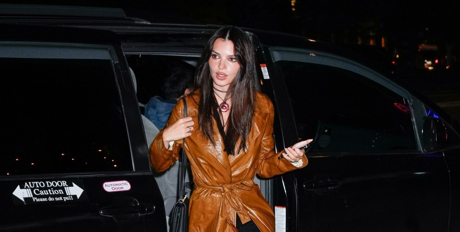 Емілі Ратаковскі Емілі Ратаковскі, Емілі Ратаковскі стиль, Емілі Ратаковскі образи, ідеальний тренч на осінь, тренди осені 2023