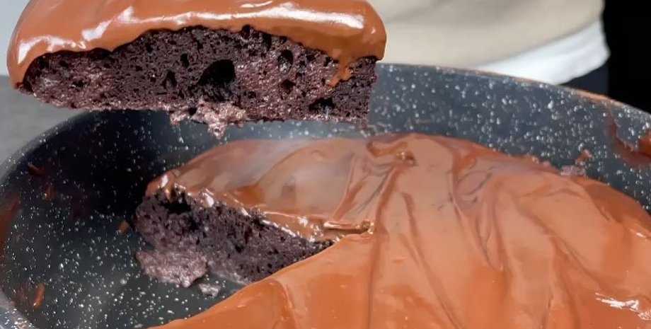 кекс на сковородке, кекс, шоколадный кекс, кекс с шоколадной глазурью