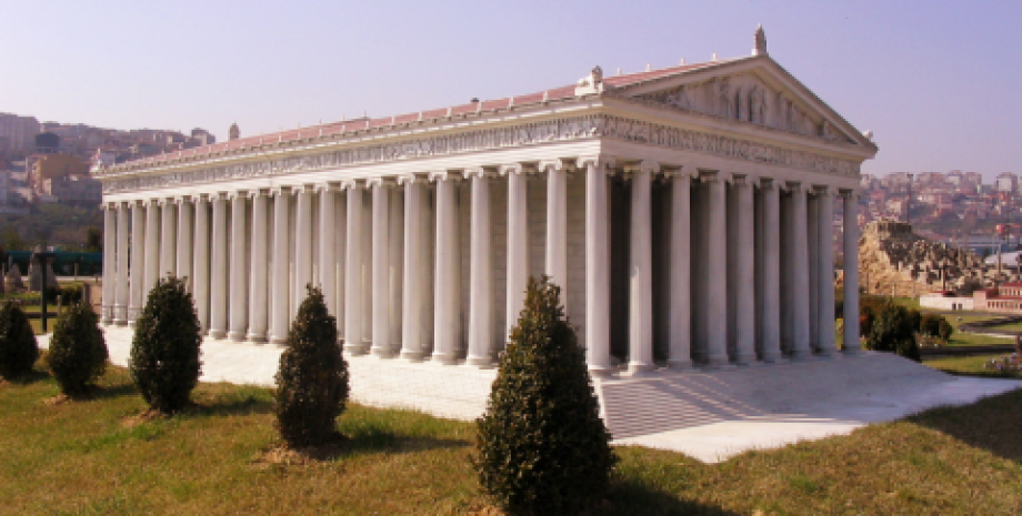 Современная модель храма Артемиды, возведенного на месте сожженного Геростратом храм, Артемида, сожжение, Геродот, Геростат, власть, уничтожение, раб, артефакт, строительство, поклонение, память, архитектор, наказание