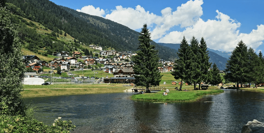 Село в Італії, Вермільйо, Валь-ді-Соль, Трентіно, регіон в Італії, доступне житло в Італії, переїзд до Італії, гірські села, село в альпах, пропонують гроші за переїзд