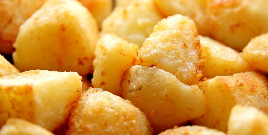 Тушкована картопля, чорнослив, кулінарія