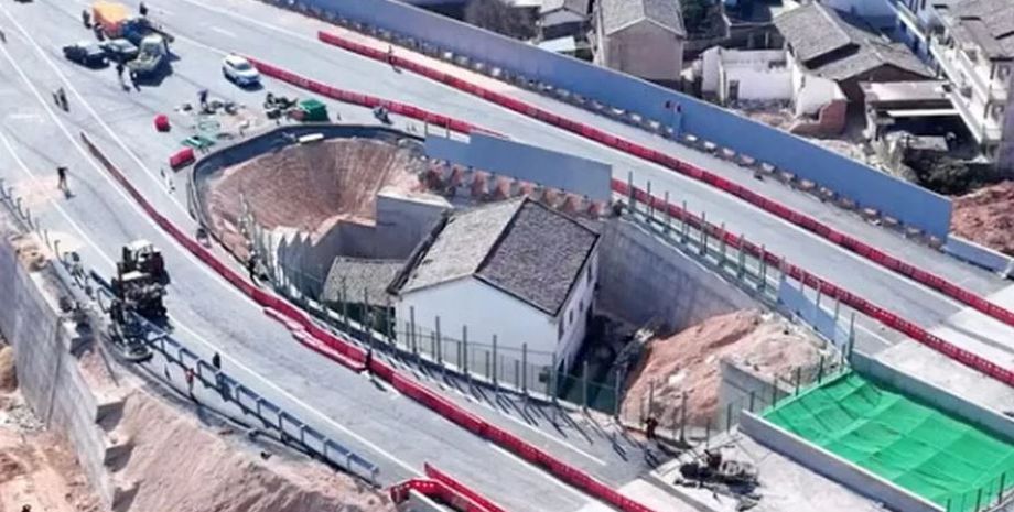 Будинок посеред магістралі, житло, помешкання, цікаві історії, переселення, дивні випадки з життя, Китай