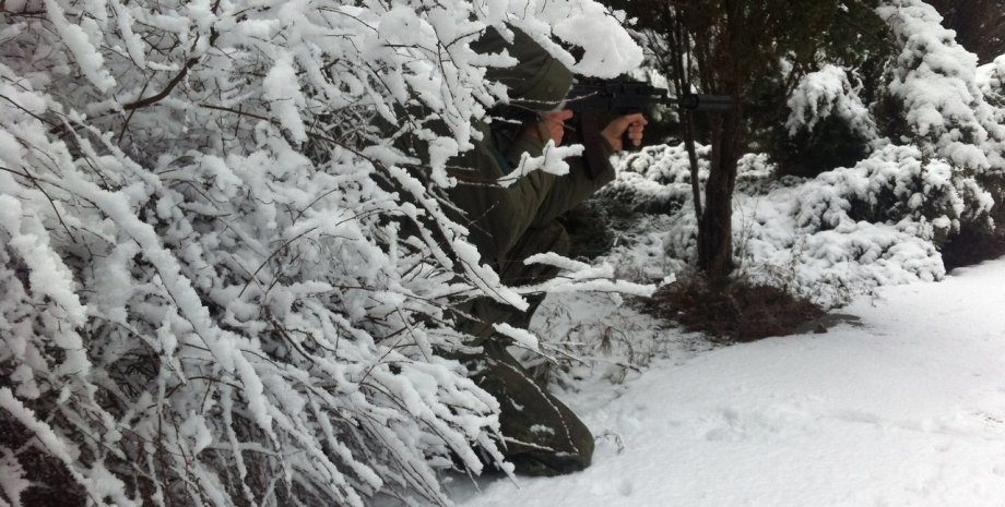 Боец АТО в Донбассе / Фото пресс-центра полка "Азов"