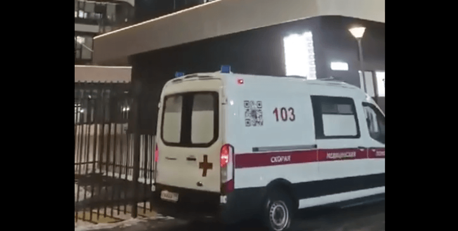 Скорые у инфекционной больницы в Москве