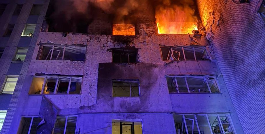 ночная атака, удар по Киевской области, падение обломков, последствия атаки, пожар в доме, атака БПЛА, атака БПЛА