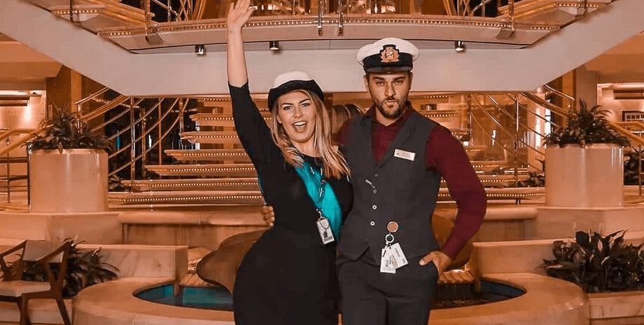 Работница круизного лайнера, работа, круиз, путешествие, вечеринка, дикие вечеринки, секретный код, персонал корабля,