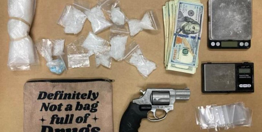 сша, поліція, наркотики, сумка, напис, копи, викрадення авто