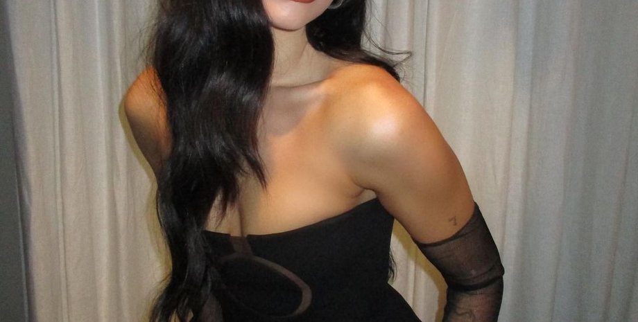 Дуа Ліпа, Дуа Ліпа стиль, Дуа Ліпа образи, ідеальна чорна сукня, тренди осені 2022, модні сукні 2022