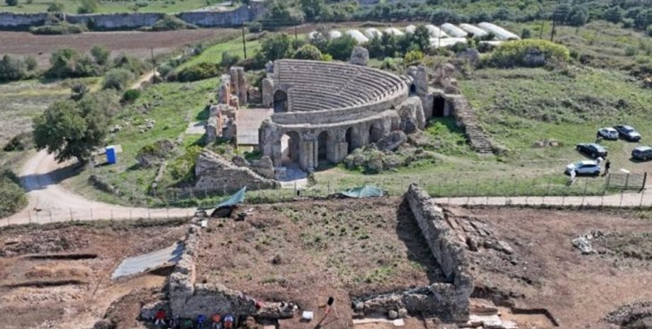 Нікополь, Стародавня Греція, розкопки, храм, археологія, імператор август, знахідка