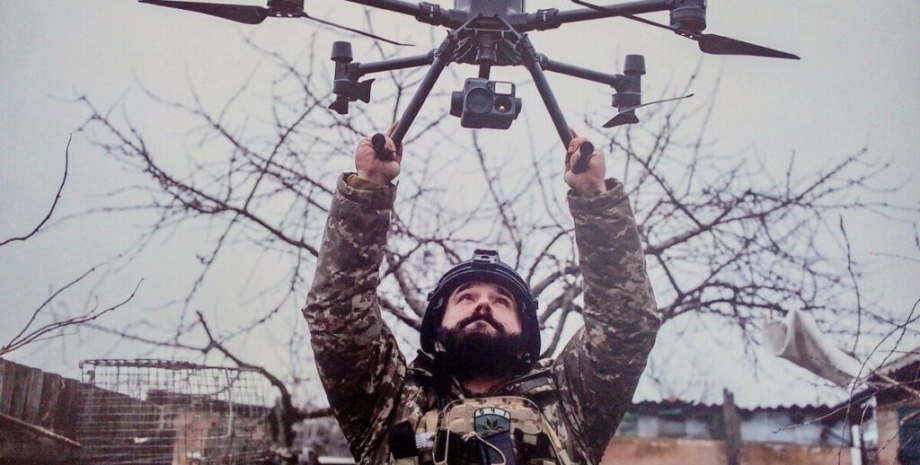 Drones, equipped with speakers, will be able to pass through the hostile forces ...