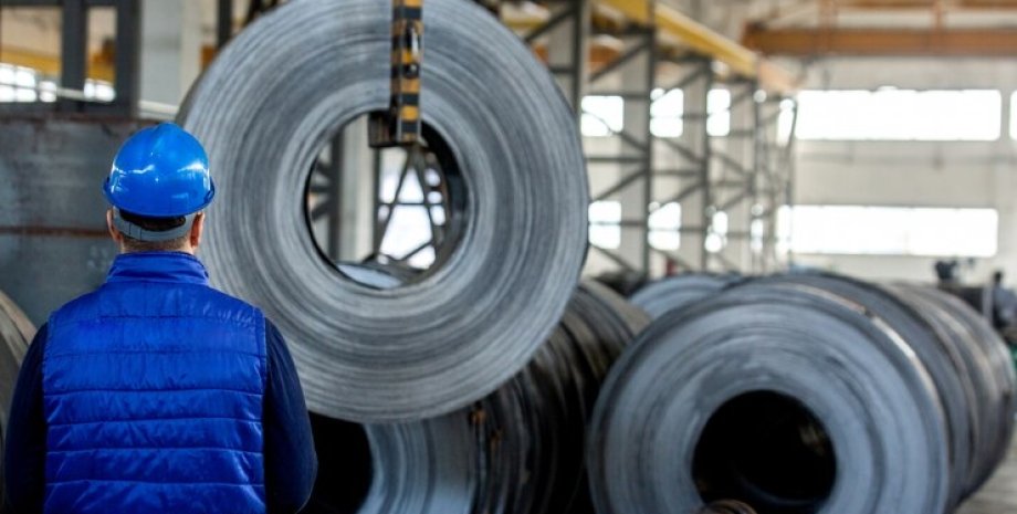 Рабочий на предприятии Рабочий, предприятие, мобилизация, бронь, бронирование, война в Украине, фото