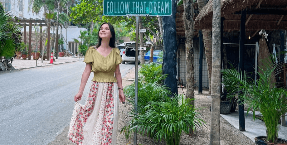 Жінка кинула роботу заради подорожей, жінка кинула роботу, жінка змінити своє життя, блогерка, подорожувати світом