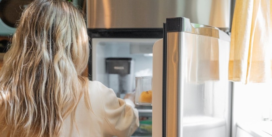 Девушка попросила парня распаковать продукты Девушка попросила парня распаковать продукты, но тот совершил ошибку