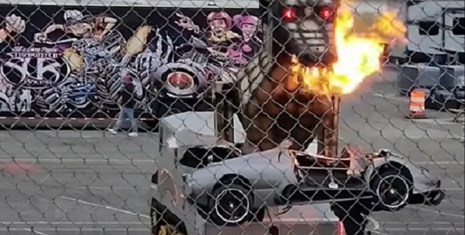 робот-динозавр, SSC Ultimate Aero, суперкар SSC, разбитый суперкар