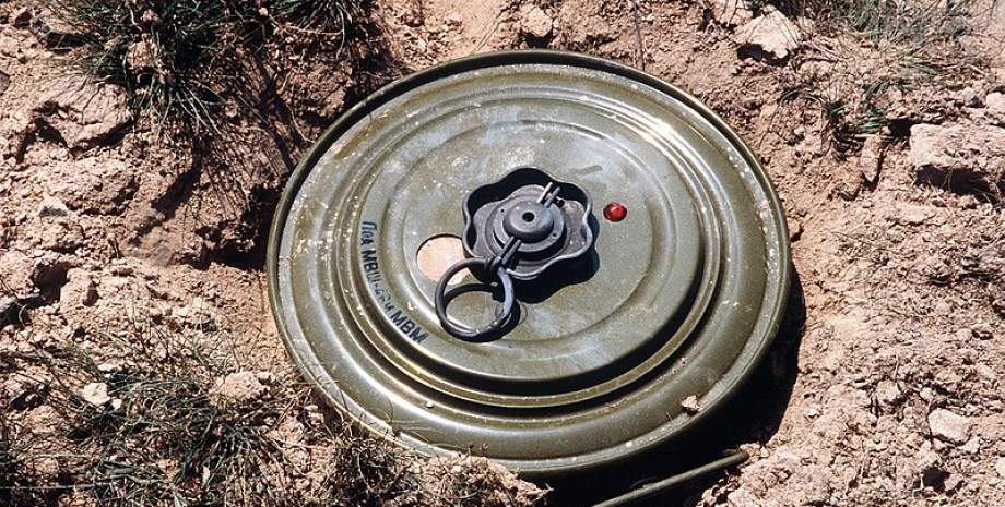 Протитанкова міна, боєприпас, мінування, війна в Україні, фото