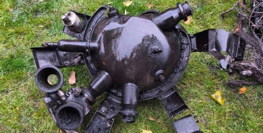 Фрагмент ракеты "Орешник" РФ Фрагмент ракеты Орешник, ракет Орешник РФ, Путин Орешник, Путин заявление о Орешнике, Путин угрозы Украине