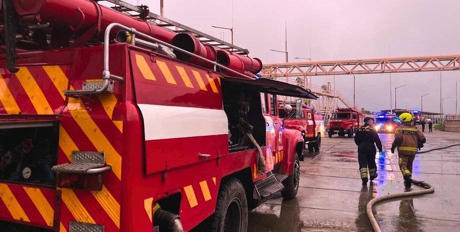 Співробітники ДСНС