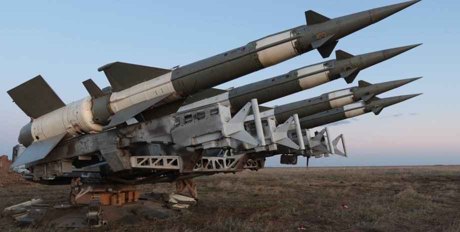 Instalace protivzdušné obrany, která klesá na cíle nad regionem Odessa, pracuje ...