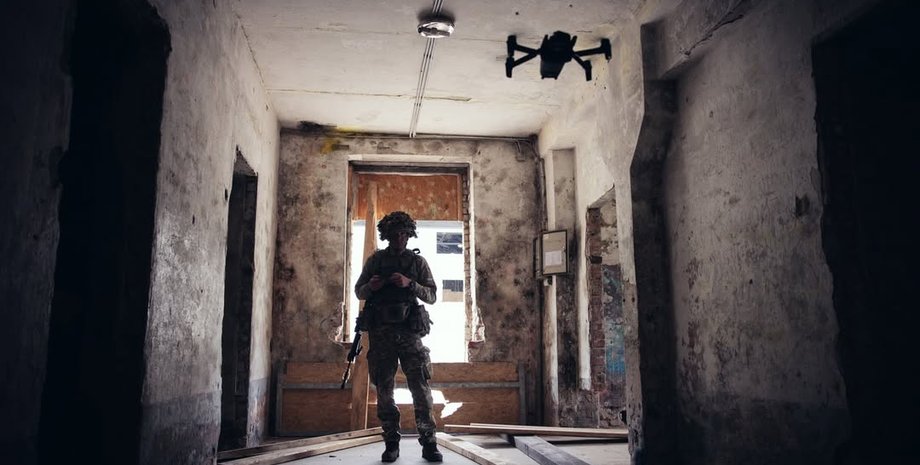 Оператор БпЛА на учениях Hedgehog 2025 в Эстонии