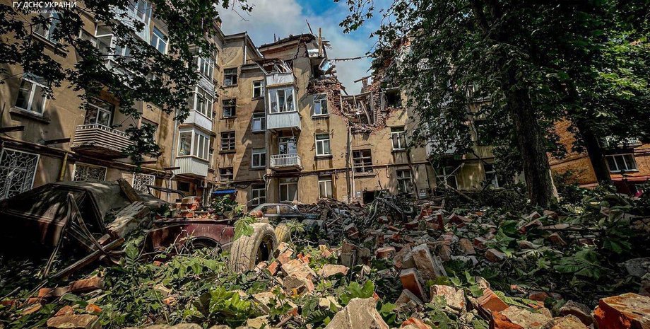 обстрелы городов Украины, Сумы, атака, российская атака, российские оккупанты, повреждения, осколки, жертвы