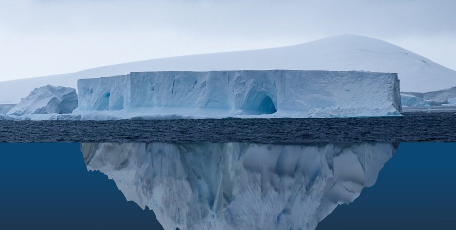 айсберг в океане
