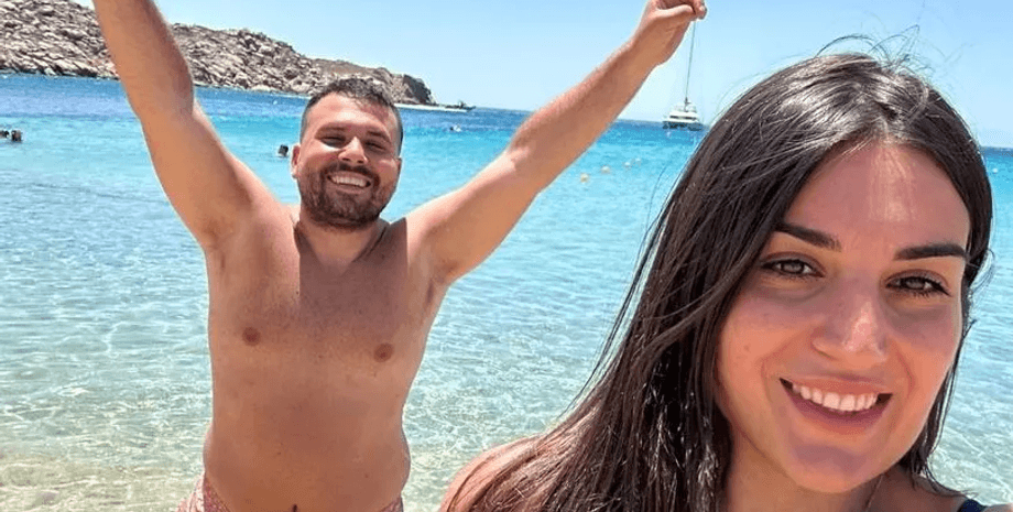 Пара отримала величезний рахунок, закоханий, туристи, рахунок за відпочинок у клубі, мандрівники, відпочинок на Ібіці, ціни на Ібіці,