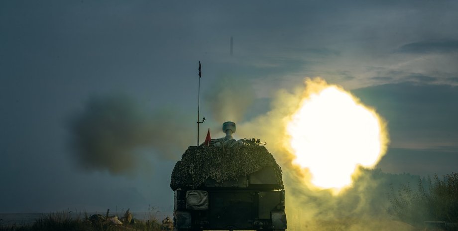 Українські військові знищують російські війська, постріл з українського танка.