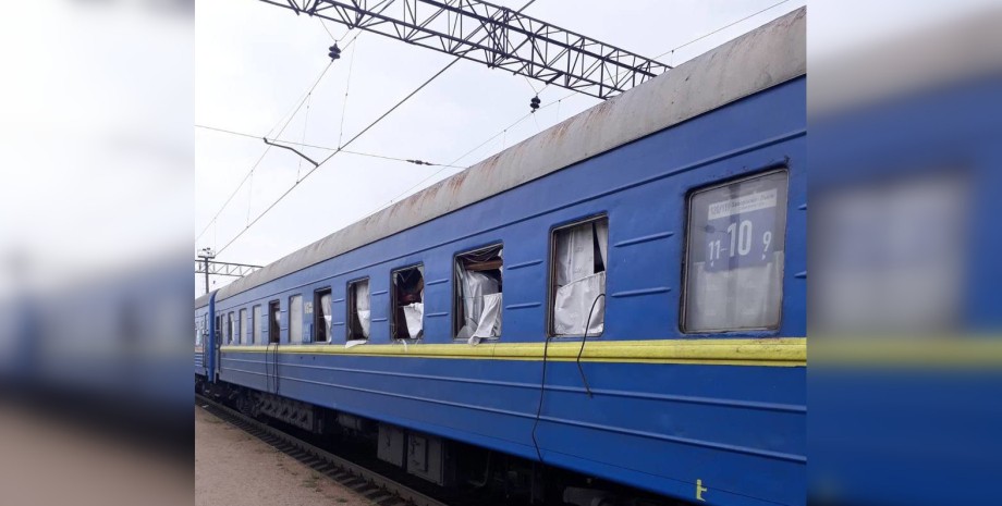 Поезд "Запорожье-Львов" с выбитыми окнами. , запорожье обстрел,