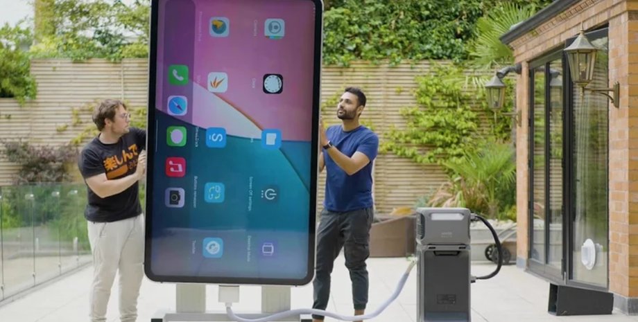 найбільший iPhone у світі