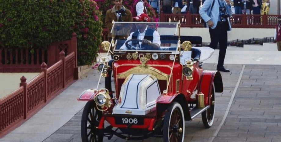 "Дама в красном": мужчина восстановил редкий Renault Frères 1906 года после лет забвения