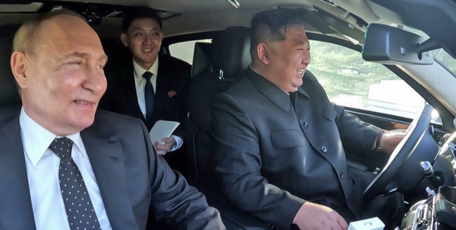 During his visit to the DPRK, Vladimir Putin presented the second Aurus car, whi...
