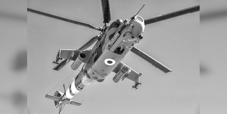 Вертолет Ми-24 ВСУ в полете