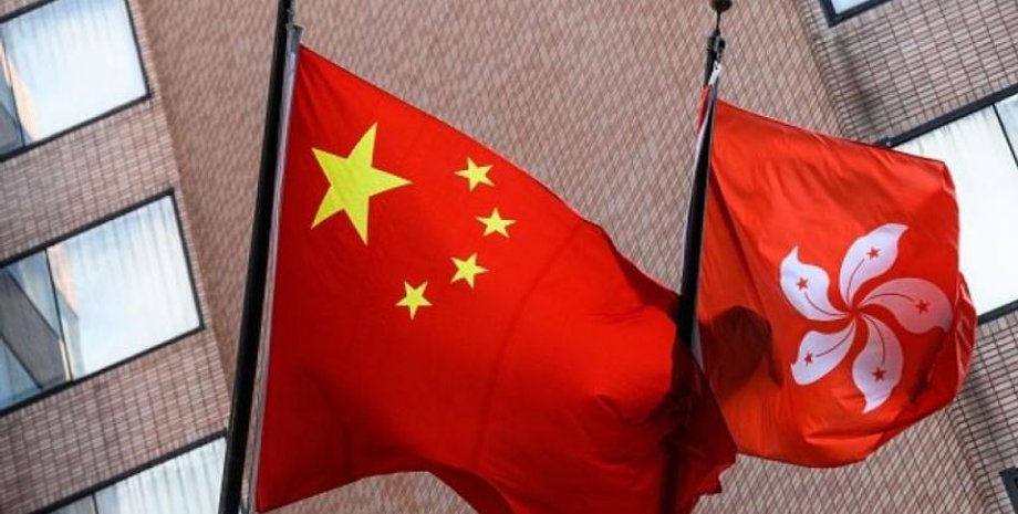 Флаги КНР и Гонконга. Фото: Yahoo! Sports