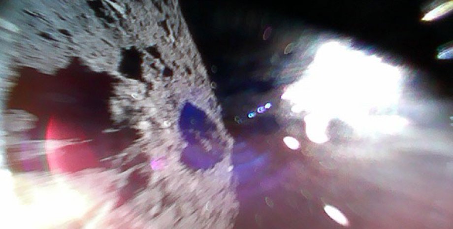Снимок модуля Rover-1A в движении по поверхности астероида Рюгу  / Фото: JAXA