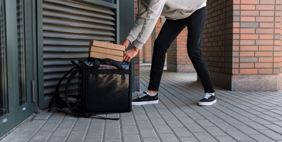 Жінка побачила дещо незбагненне на прихованій камері біля вхідних дверей, курйози, США