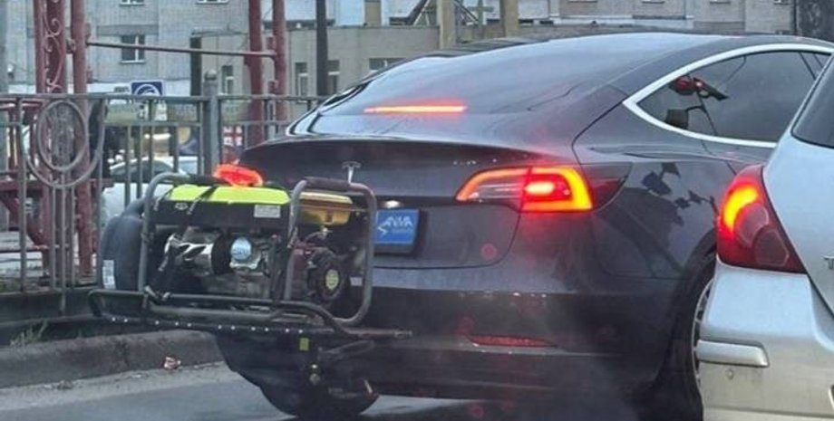 електромобіль з генератором, тесла з генератором, зарядити електрокар, зарядити електромобіль від генератора