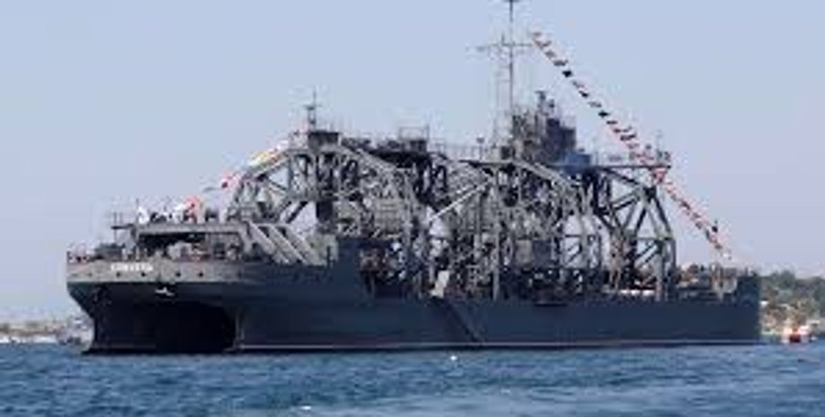 Корабль "Коммуна"