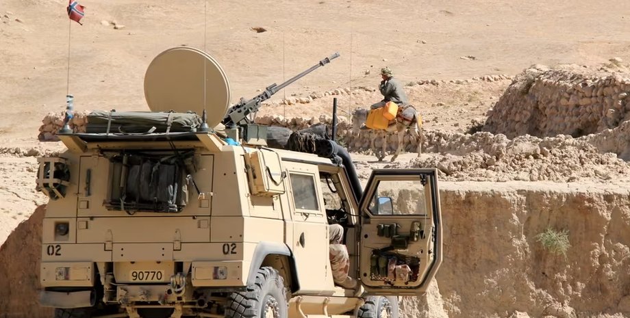 Бронеавтомобиль IVECO LAV III патрульный автомобиль бронемашина военная помощь Норвегия