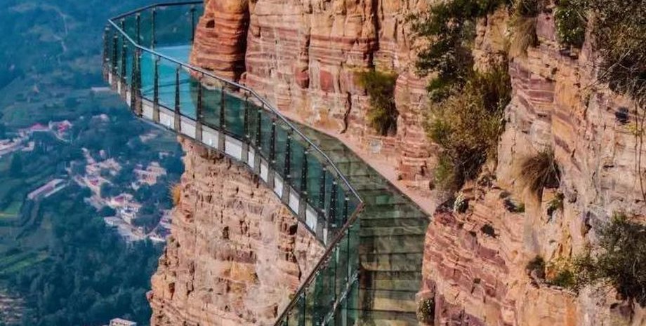 Стеклянный мост в Китае / Фото: Wechat