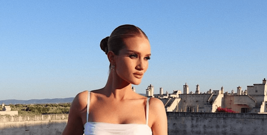 Роузи Хантингтон-Уайтли, Роузи Хантингтон-Уайтли италия, показ дольче габана, Апулия, девушка джейсона стейтэма